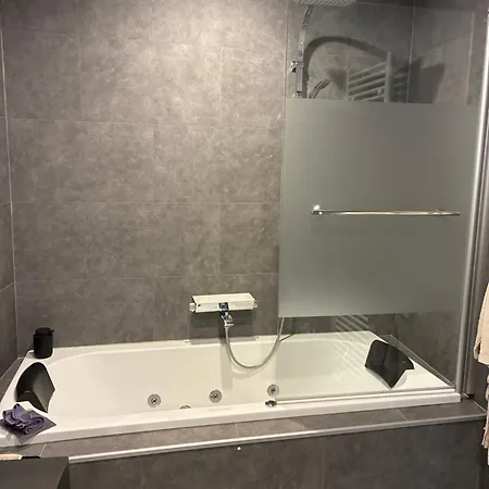 Pensión L'entre 2 - Jacuzzi Privé -sauna-balnéo 4*